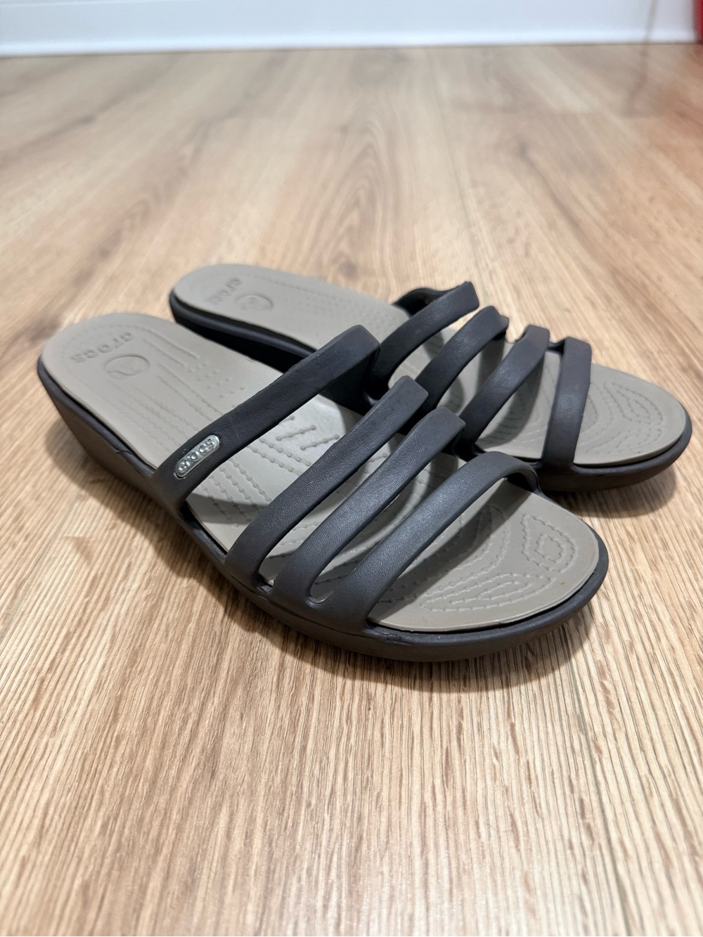Crocs Rhonda Wedge Sandals Women's Size 8 Brown Strappy Slip On